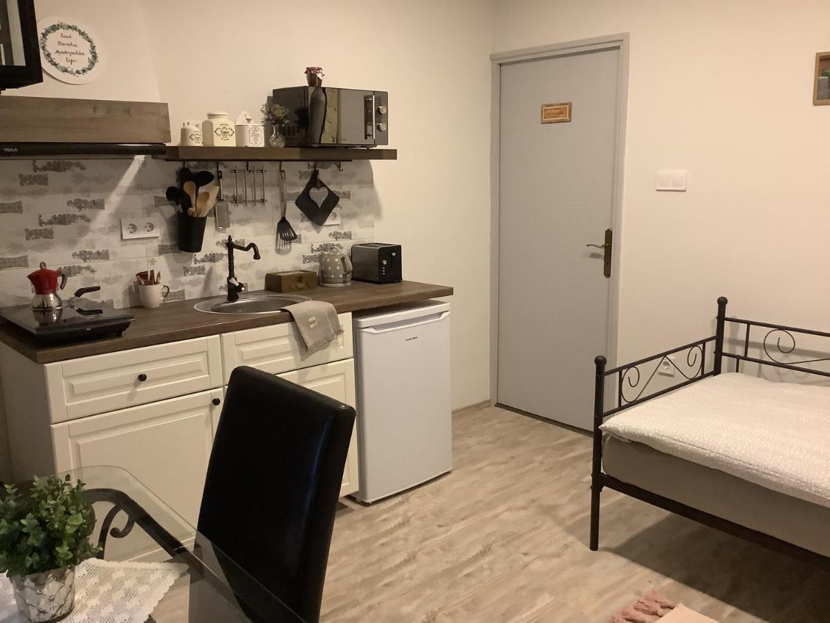 Ezuest Boroka Apartman Eger Extérieur photo