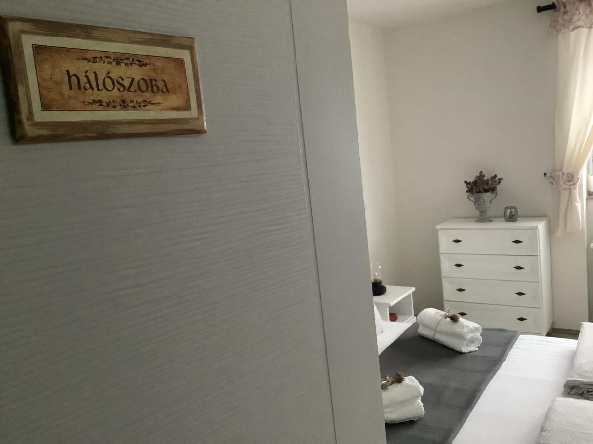 Ezuest Boroka Apartman Eger Extérieur photo