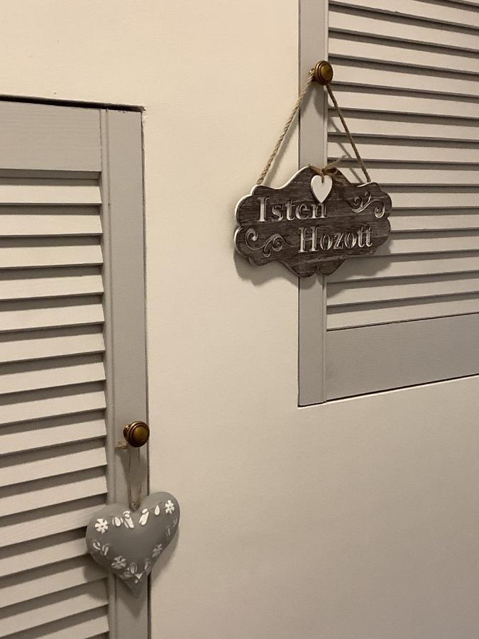 Ezuest Boroka Apartman Eger Extérieur photo