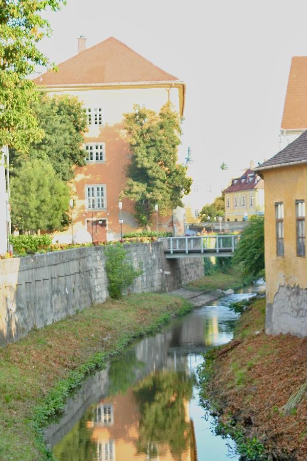 Ezuest Boroka Apartman Eger Extérieur photo