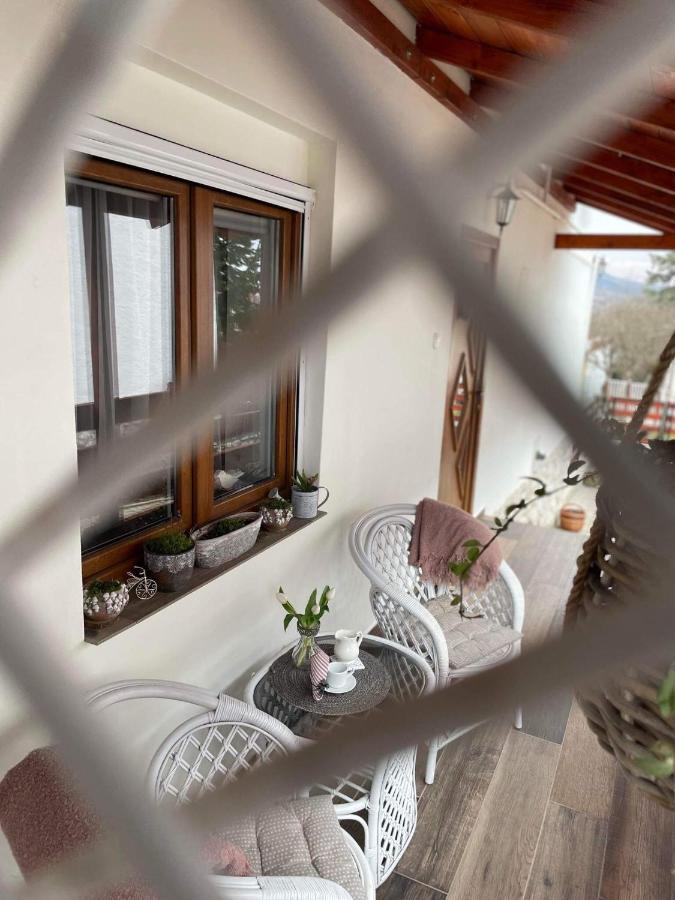 Ezuest Boroka Apartman Eger Extérieur photo