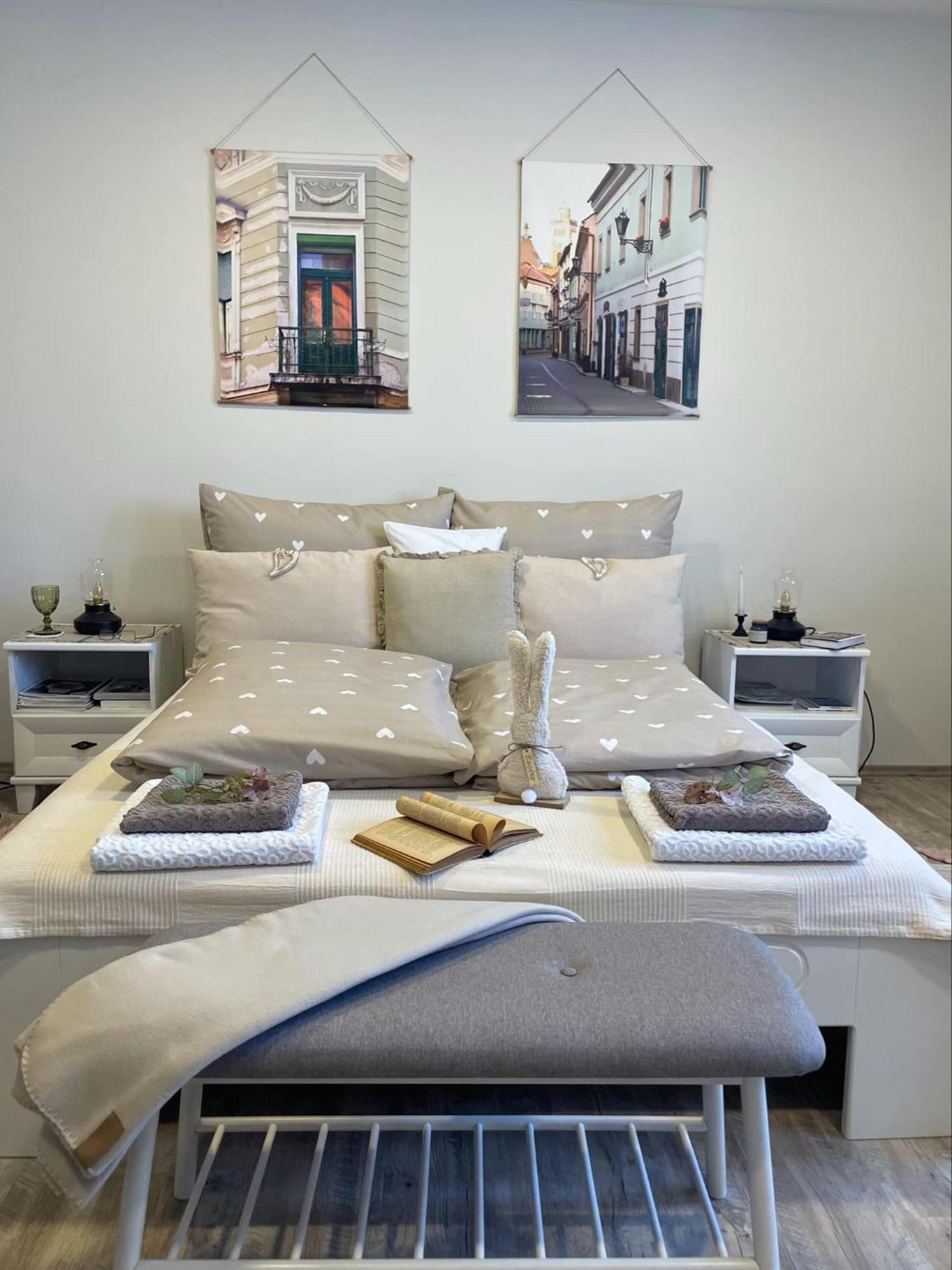 Ezuest Boroka Apartman Eger Extérieur photo